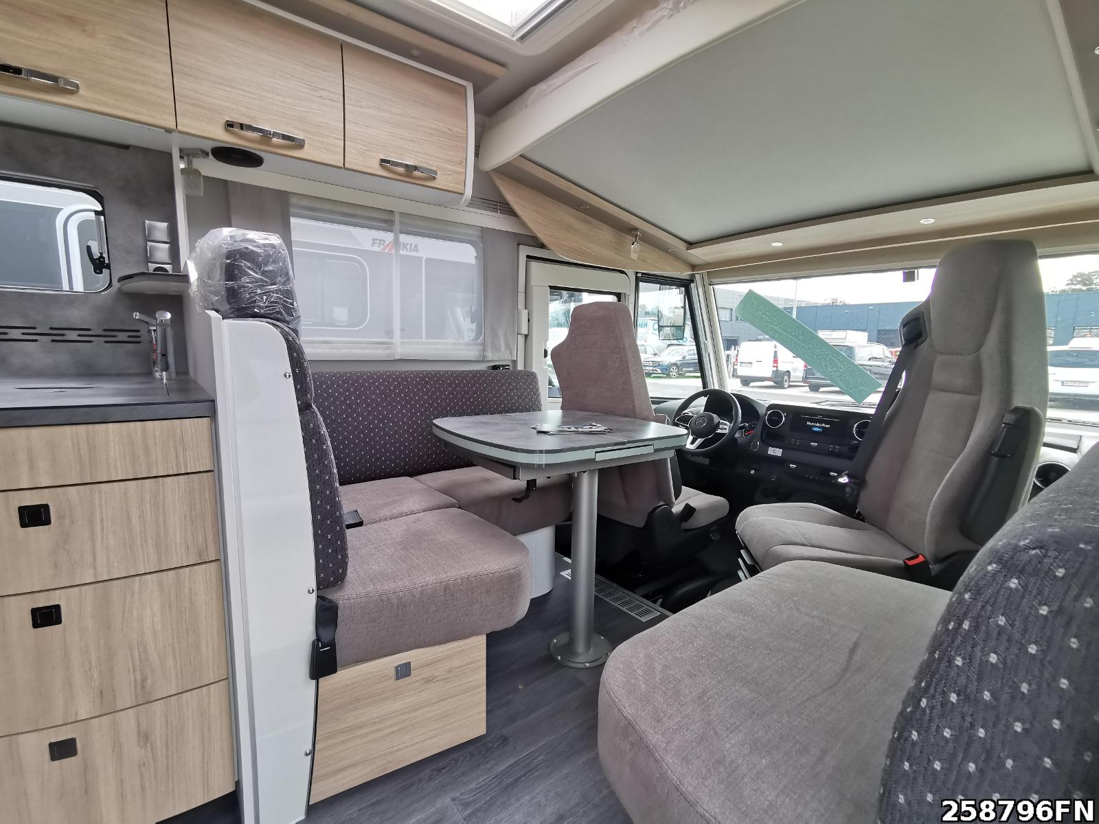 Fahrzeugabbildung Frankia Platin 8400 GD Silber **AKTION**