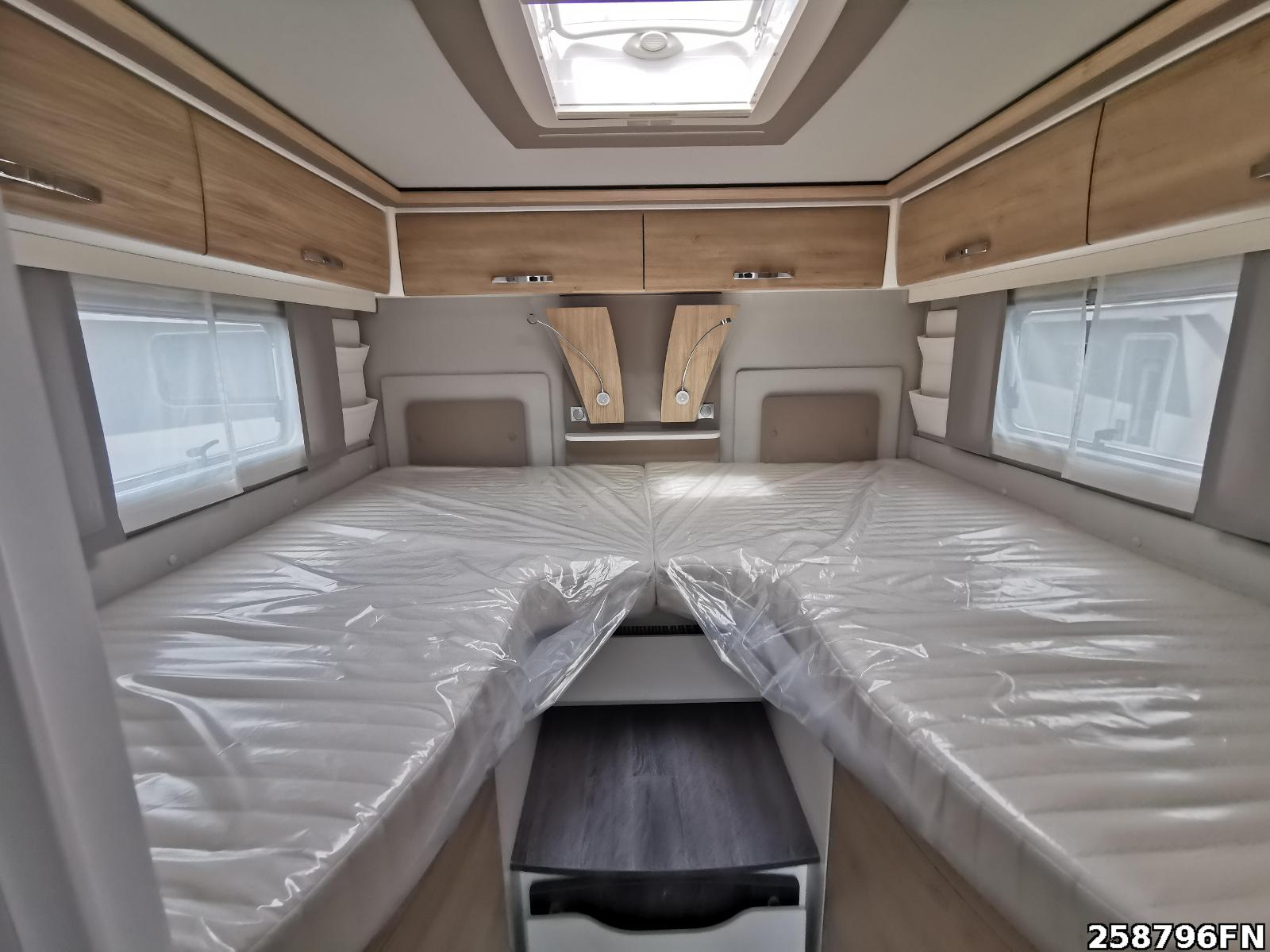 Fahrzeugabbildung Frankia Platin 8400 GD Silber **AKTION**