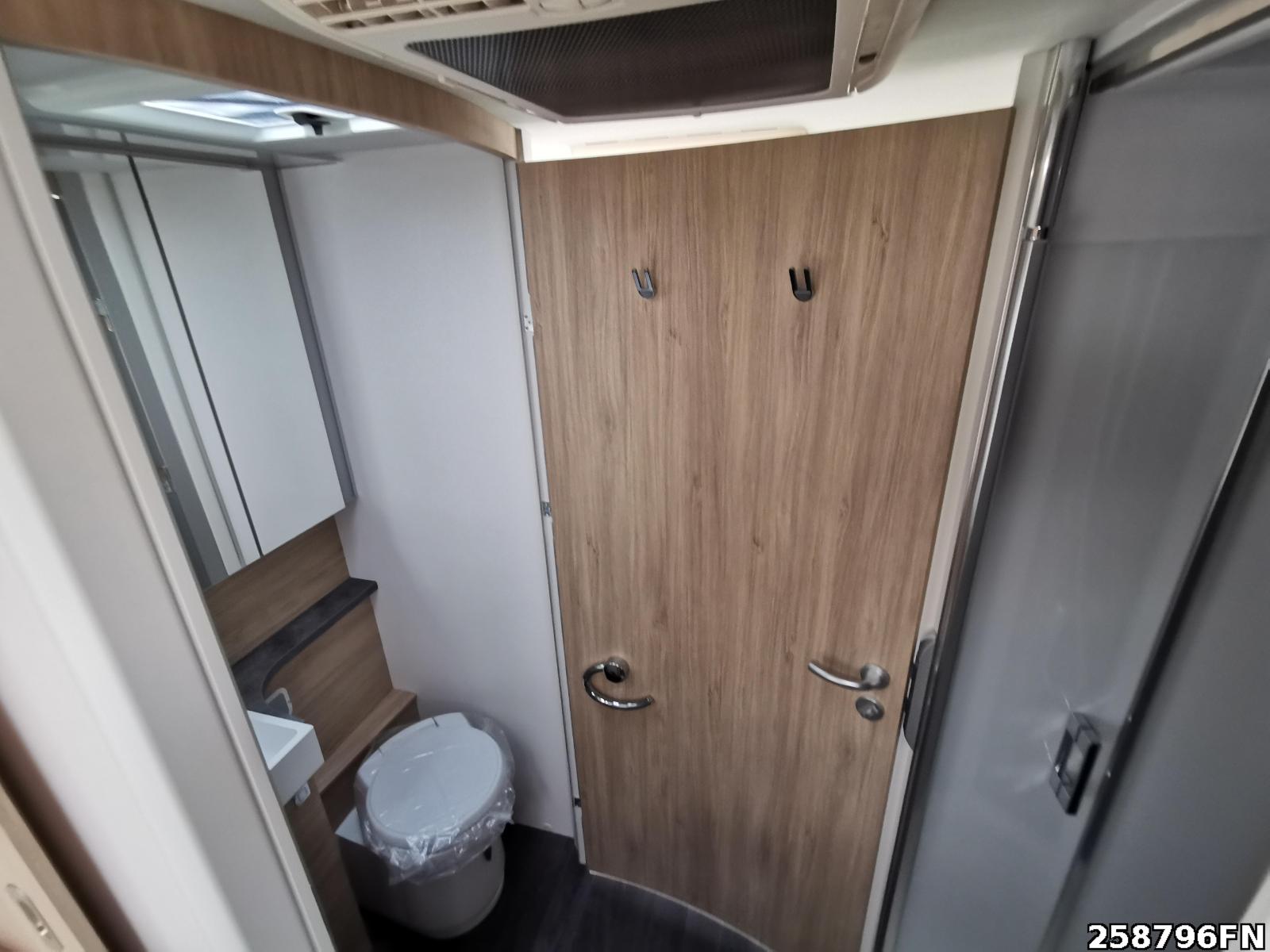 Fahrzeugabbildung Frankia Platin 8400 GD Silber **AKTION**